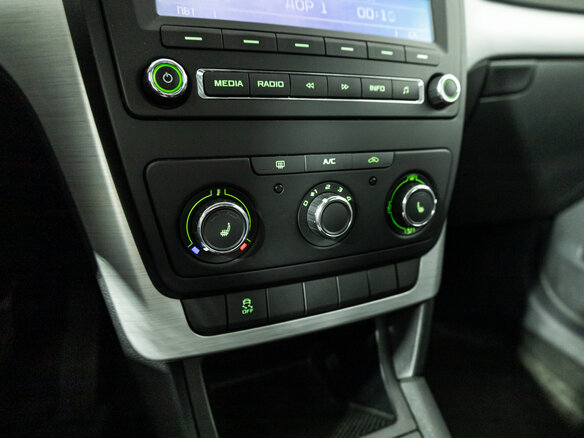 2014 Skoda Yeti I Рестайлинг, коричневый, 919777 рублей - вид 14
