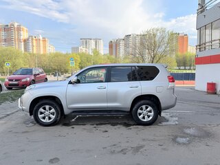 2011 Toyota Land Cruiser Prado 150 Series, серебристый, 2300000 рублей, вид 4