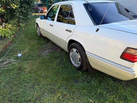 1993 Mercedes-Benz W124 200, белый, 690000 рублей, вид 5