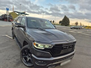 2021 Ram 1500 Crew Cab V, серый, 5000000 рублей, вид 3