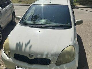 2002 Toyota Vitz I (P10), белый, 300000 рублей, вид 1