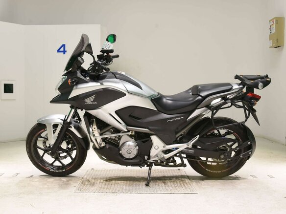 2013 Honda NC 700X, серебристый, 577000 рублей