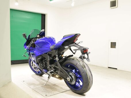 2025 Yamaha YZF-R1, синий, 2150000 рублей, вид 4