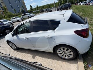 2011 Opel Astra J, белый, 700000 рублей, вид 3
