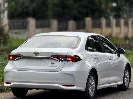 2023 Toyota Corolla XII (E210), белый, 1640000 рублей, вид 5