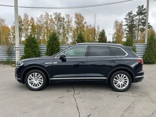 2020 Volkswagen Touareg III, чёрный, 4500000 рублей, вид 5