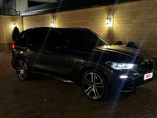2020 BMW X5 M50d IV (G05/G18), серый, 6900000 рублей, вид 3