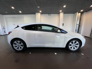 2013 Opel Astra GTC J Рестайлинг, белый, 684000 рублей, вид 2