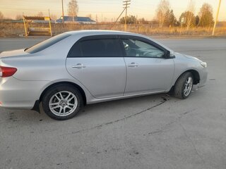 2013 Toyota Corolla X (E140, E150) Рестайлинг, серебристый, 845000 рублей, вид 4