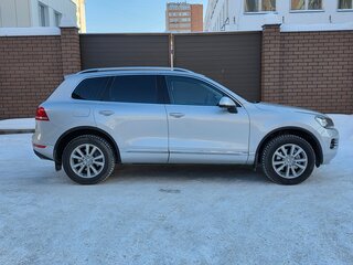 2013 Volkswagen Touareg II, серебристый, 5000000 рублей, вид 4