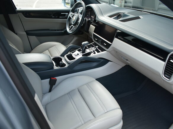 2021 Porsche Cayenne E-Hybrid III, серебристый, 6390000 рублей - вид 13