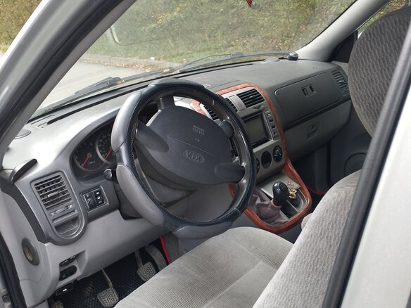 2005 Kia Carnival I Рестайлинг, серебристый, 480000 рублей - вид 5