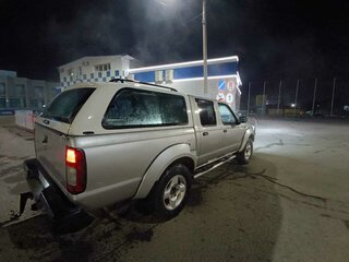 2010 Nissan NP300, серебристый, 1500000 рублей, вид 3
