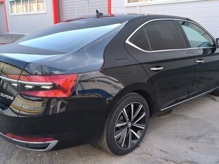 2025 Skoda Superb III Рестайлинг, чёрный, 3000000 рублей, вид 2