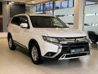 2019 Mitsubishi Outlander III Рестайлинг 3, белый, 2135000 рублей, вид 3