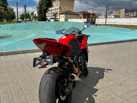 2013 Yamaha YZF-R1, красный, 800000 рублей, вид 3