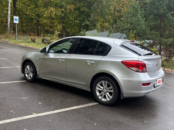 2013 Chevrolet Cruze I Рестайлинг, серебристый, 720000 рублей - вид 5