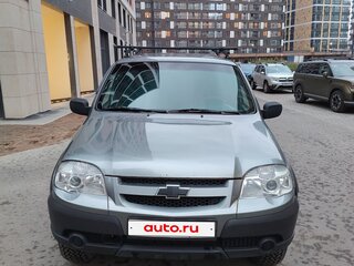 2011 Chevrolet Niva I Рестайлинг, чёрный, 350000 рублей, вид 2