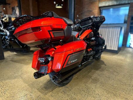 2025 Harley-Davidson CVO Street Glide Limited, оранжевый, 6950000 рублей, вид 3
