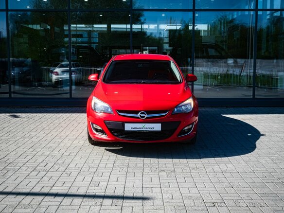 2013 Opel Astra J Рестайлинг, красный, 700000 рублей - вид 2