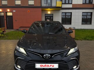 2022 Toyota Camry VIII (XV70) Рестайлинг, чёрный, 3420000 рублей, вид 2