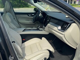 2017 Volvo XC60 II, серый, 3800000 рублей, вид 2