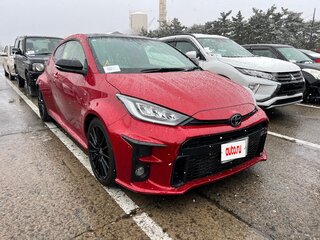 2021 Toyota Yaris IV, красный, 2865000 рублей, вид 1