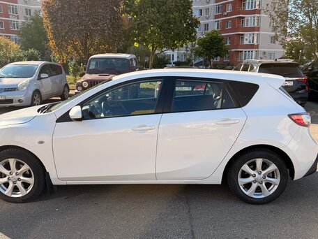 2011 Mazda 3 II (BL) Рестайлинг, белый, вид 4
