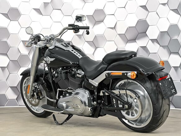 2018 Harley-Davidson Fat Boy, чёрный, 1799000 рублей - вид 6