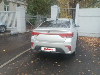 2020 Kia Rio IV, серый, 1530000 рублей, вид 4