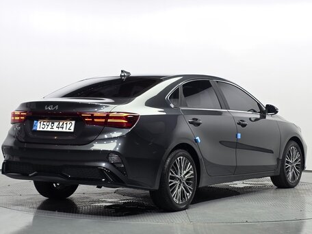 2022 Kia K3 II Рестайлинг, серебристый, 1741000 рублей, вид 3