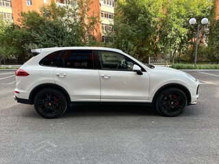 2015 Porsche Cayenne II Рестайлинг (958), белый, 3850000 рублей, вид 3