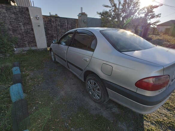 2001 Toyota Avensis I Рестайлинг, серебристый, 360000 рублей - вид 4