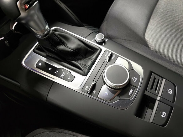 2018 Audi A3 III (8V) Рестайлинг, красный, 1949000 рублей - вид 18