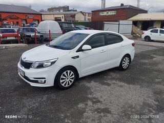 2016 Kia Rio III Рестайлинг, белый, 760000 рублей, вид 3