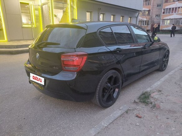 2012 BMW 1 серии 118i II (F20/F21), чёрный, 1040000 рублей - вид 4