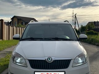 2011 Skoda Fabia II Рестайлинг, белый, 410000 рублей, вид 2