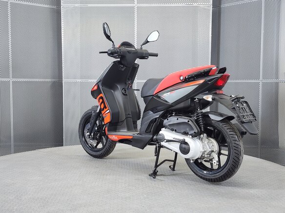2025 Aprilia SR 125, чёрный, 243000 рублей - вид 5