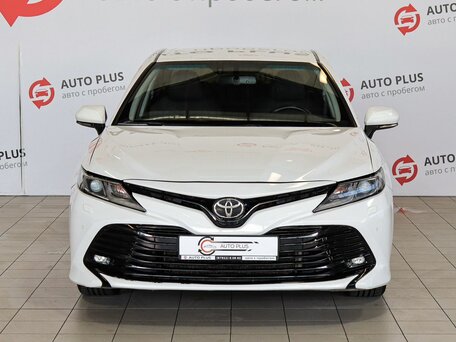 2020 Toyota Camry VIII (XV70), белый, 2115000 рублей, вид 3