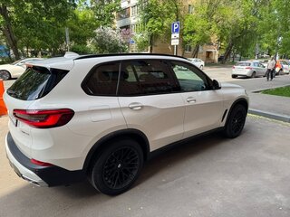 2019 BMW X5 40i IV (G05/G18), белый, 6500000 рублей, вид 3
