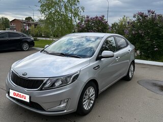 2014 Kia Rio 5-speed III, серебристый, 900000 рублей, вид 1