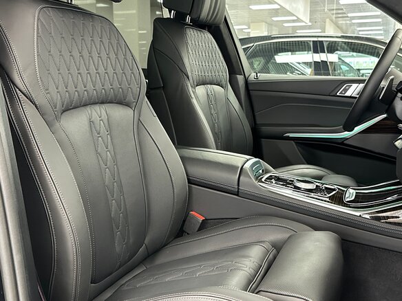 2026 BMW X7 40d I (G07) Рестайлинг, чёрный, 15990000 рублей - вид 37