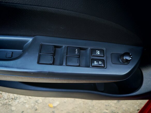 2011 Suzuki Swift IV, красный - вид 11