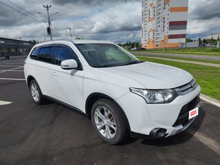 2014 Mitsubishi Outlander III Рестайлинг, белый, 1370000 рублей, вид 4