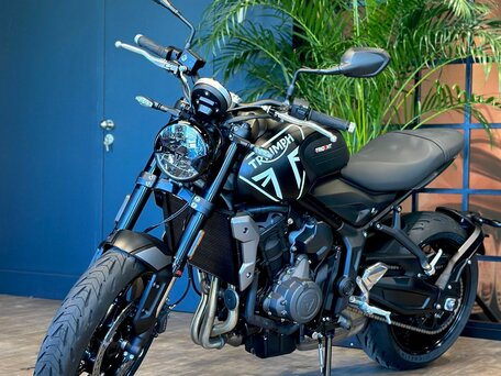 2026 Triumph Trident 660, чёрный, 1250000 рублей, вид 4
