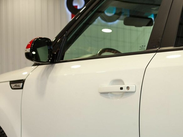 2016 Kia Soul II Рестайлинг, белый, 1560000 рублей - вид 17