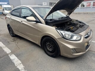 2011 Hyundai Solaris I, бежевый, 299000 рублей, вид 2