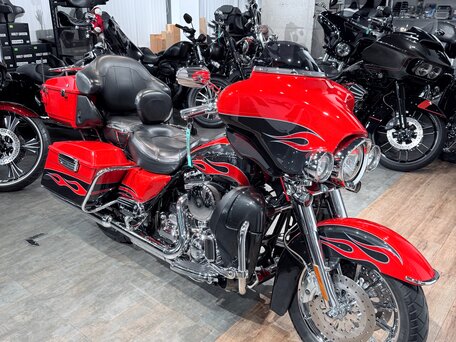 2011 Harley-Davidson CVO Limited, красный, 1599000 рублей, вид 1