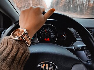 2015 Kia Rio III Рестайлинг, серебристый, 700000 рублей, вид 3