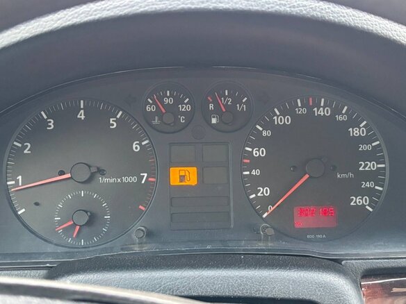 1995 Audi A4 I (B5), красный, 140000 рублей - вид 4